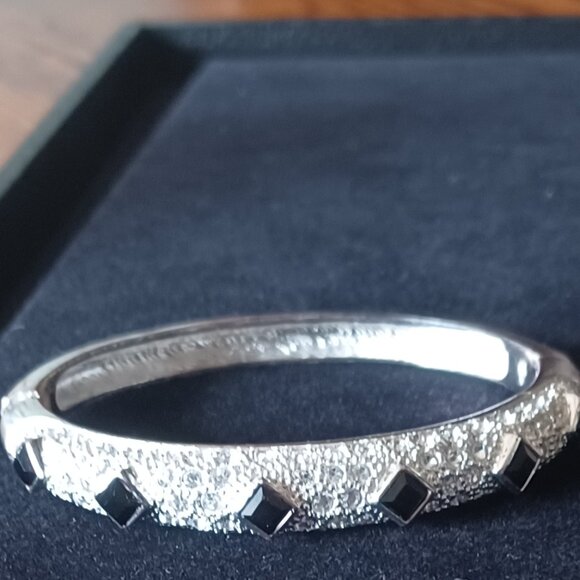 Gorgeous Rhinestone Bracelet - Picture 7 of 8